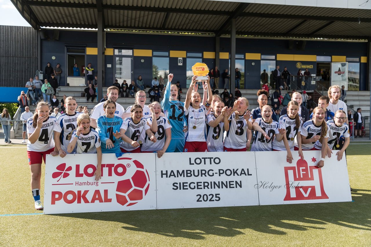 Bild 184 - wBJ Lotto Pokal Finale  Eimsbuetteler TV - Hamburger SV : Ergebnis: 0:3